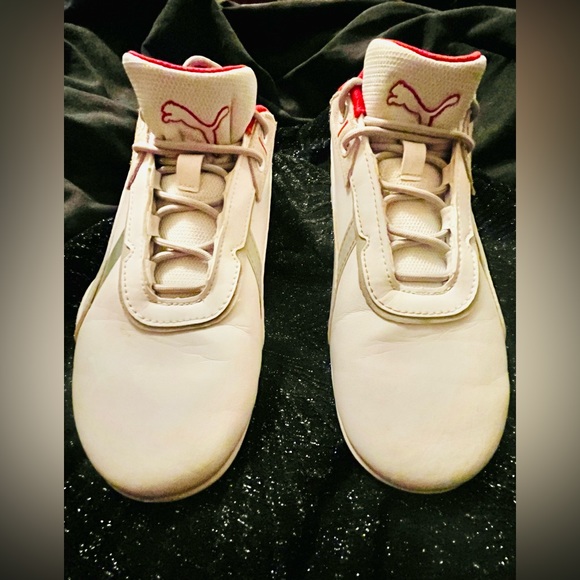 White PUMA Ferrari R-Cat Machina Motorsport Kids 4.5 C, in like new condition - Picture 3 of 8
